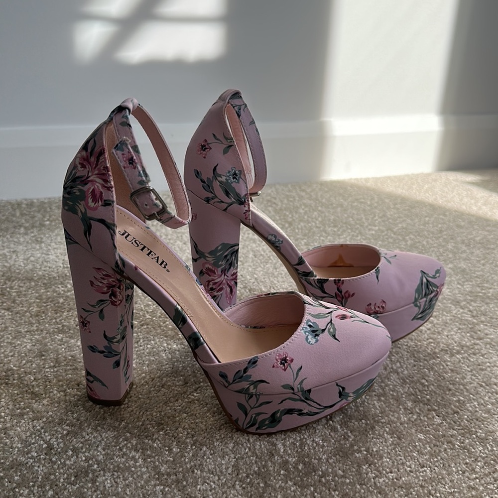 High heels - Picture 2 of 8